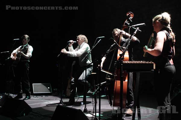 AND ALSO THE TREES - 2009-10-30 - PARIS - Cafe de la Danse - Simon Huw Jones - Justin Jones - Emer Brizzolara - Ian Jenkins